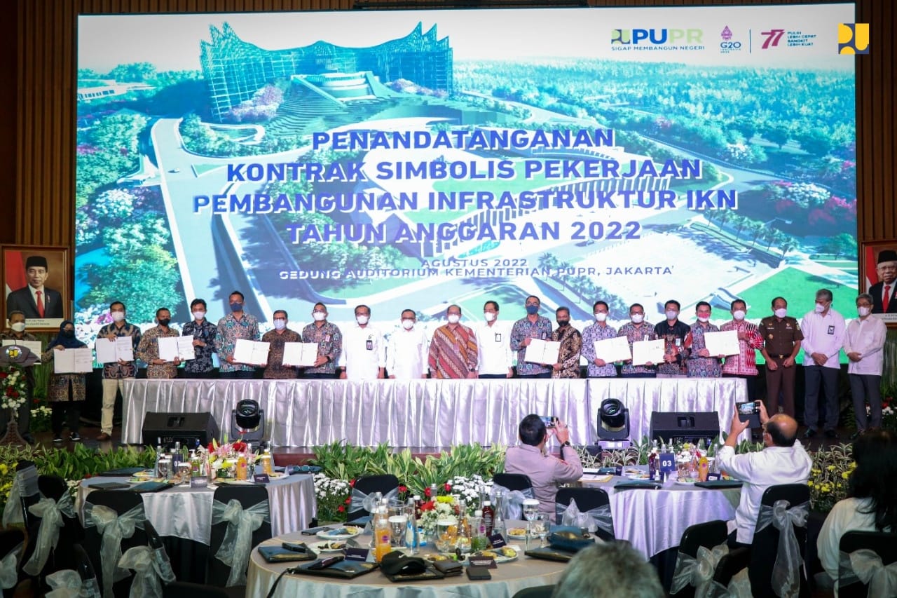 Pemerintah resmi memulai pembangunan infrastruktur dasar Ibu Kota Negara (IKN) Nusantara di Kalimantan Timur. Hal ini ditandai dengan penandatangan 19 kontrak pekerjaan senilai Rp5,3 triliun.