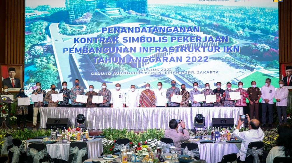 Pemerintah resmi memulai pembangunan infrastruktur dasar Ibu Kota Negara (IKN) Nusantara di Kalimantan Timur. Hal ini ditandai dengan penandatangan 19 kontrak pekerjaan senilai Rp5,3 triliun.