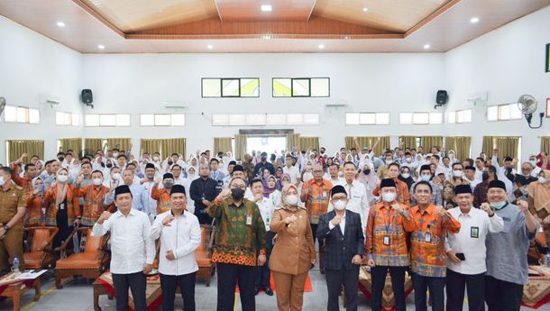 Wagub Lampung Resmikan Program Satu Rekening Satu Pelajar Bersama 1.000 Santri