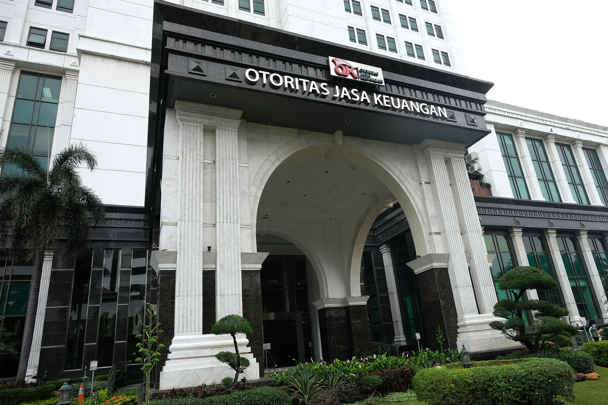 potret gedung OJK