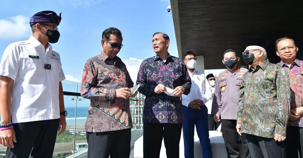 Wapres RI Ma'ruf Amin bersama sejumlah menteri Kabinet meninjau kesiapan Venue KTT G20. Kredit Foto : Sekretariat Kabinet