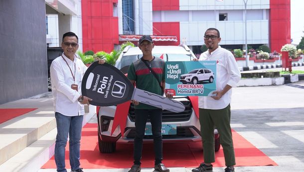 Edi Susanto Pemenang Hadiah Utama Honda BR-V Program Undi Undi Hepi Telkomsel