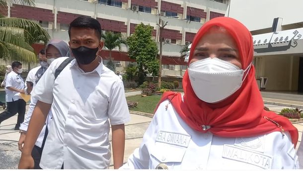 Sepulang Umroh, Eva Dwiana Respon Kasus Dugaan Korupsi di DLH