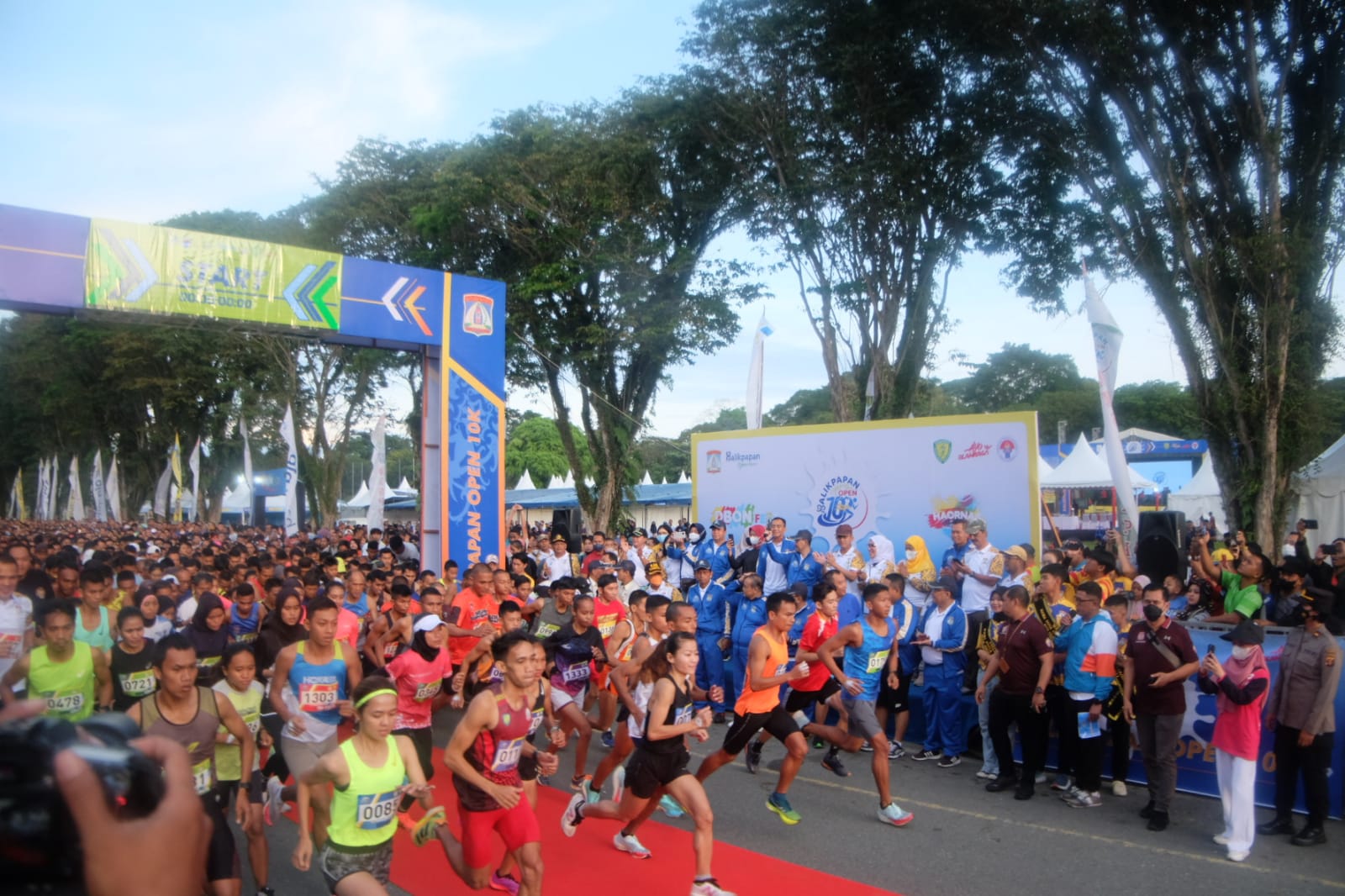 Ribuan peserta dari Balikpapan maupun dari sejumlah daerah di Tanah Air mengikuti Balikpapan Open 10K, di Lapangan Merdeka, pada Minggu (4/9/2022)