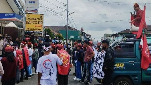 Gelar Aksi, PMKRI Ruteng Minta Kepolisian dan Kejaksaan Usut Kasus Transaksi Jual Beli Proyek di Manggarai