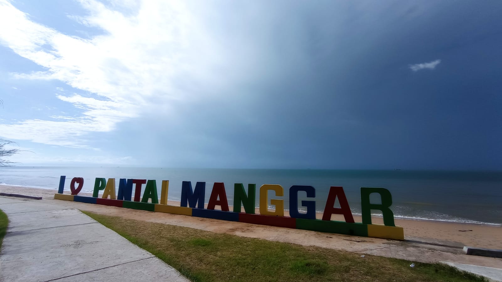 Pantai Manggar 