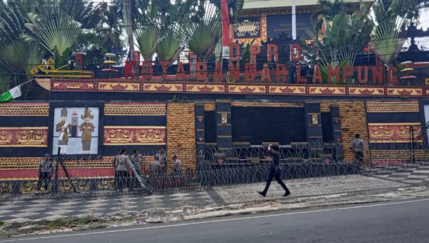 Antisipasi Demo Tolak Kenaikan Harga BBM, DPRD Bandar Lampung Dipasang Kawat Berduri
