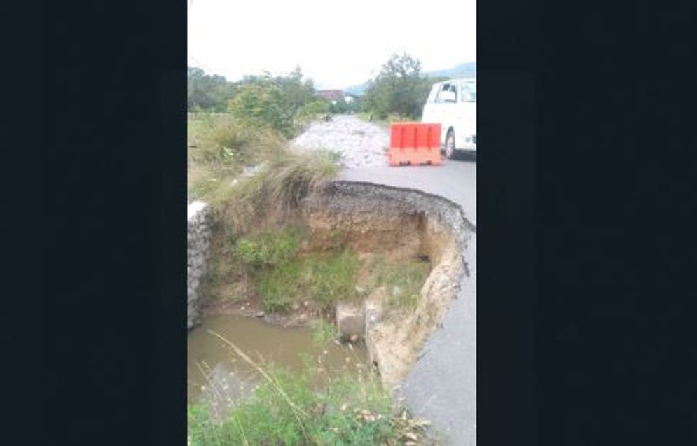 Jalan berlubang.JPG