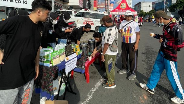 FKPPIB Bagikan Teh Gratis Produk PTPN VII di Car Free Day