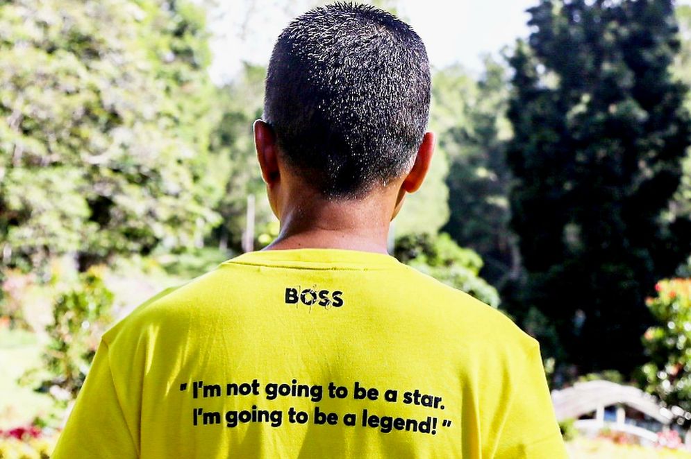 Wakil Gubernur Sumut Rajekshah memajang foto dirinya mengenakan kaus kuning dengan tulisan di punggung dan caption menohok di Instagramnya