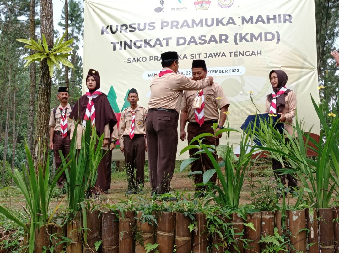 Sebanyak 72 peserta dari Jawa Tengah mengikuti Kursus Pramuka Mahir Tingkat Dasar (KMD). Kegiatan diadakan Satuan Komunitas (Sako) Pramuka Sekolah Islam Terpadu (SIT) yang tergabung dalam JSIT Indonesia Wilayah Jawa Tengah, Kamis-Sabtu (22-24/09).