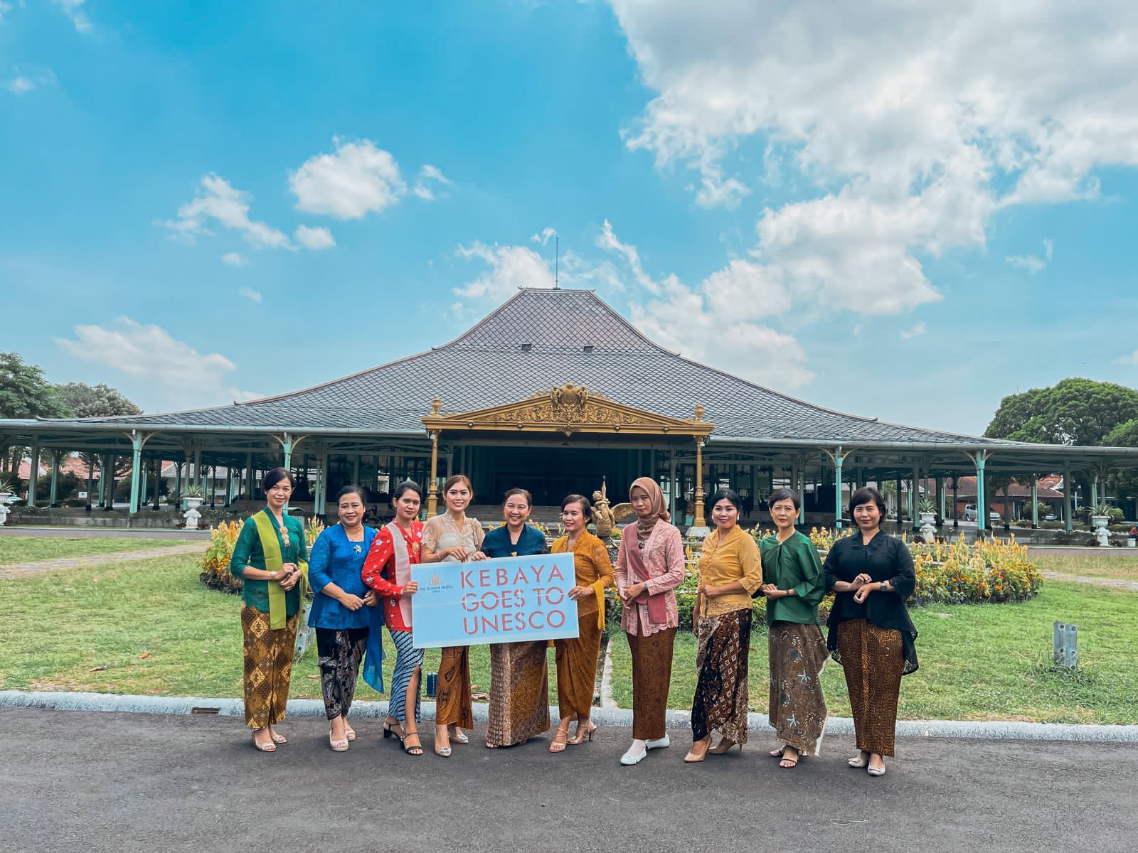 Berwisata dengan berkebaya #kebaya Goes To UNESCO The Sunan Hotel Solo