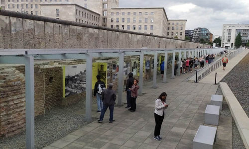 Mengunjungi Tembok Berlin - Andi Reza 2.jpg