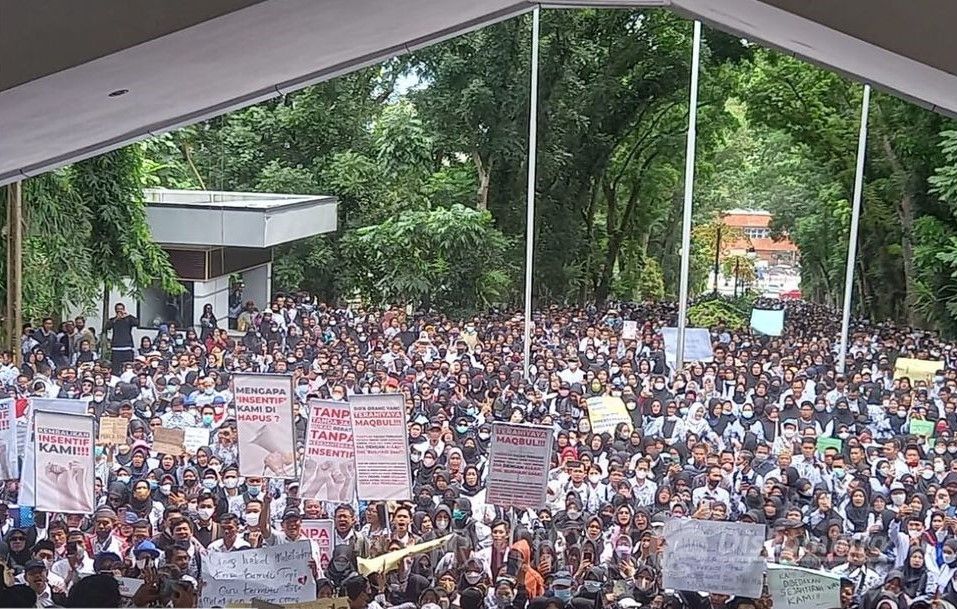 Ribuan guru menggelar unjukrasa menentang rencana penghapusan insentif oleh Pemkot Samarinda. Foto: Diskominfo