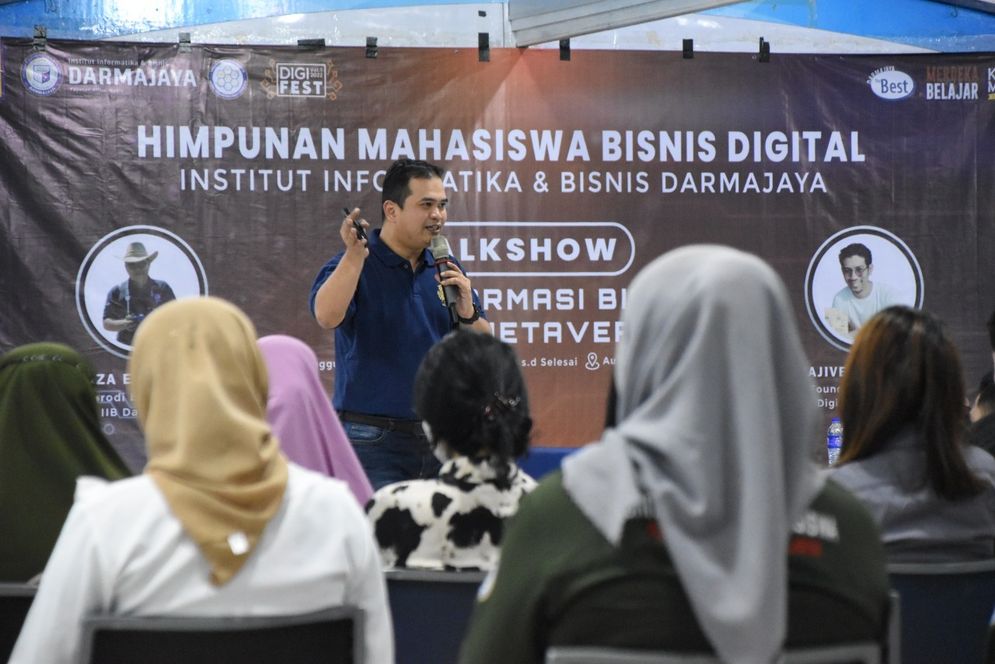 Himpunan Mahasiswa (Hima) Program Studi (Prodi) Bisnis Digital menggelar Talkshow Digital Fest dengan tema ‘Transformasi Bisnis di Era Metaverse'.