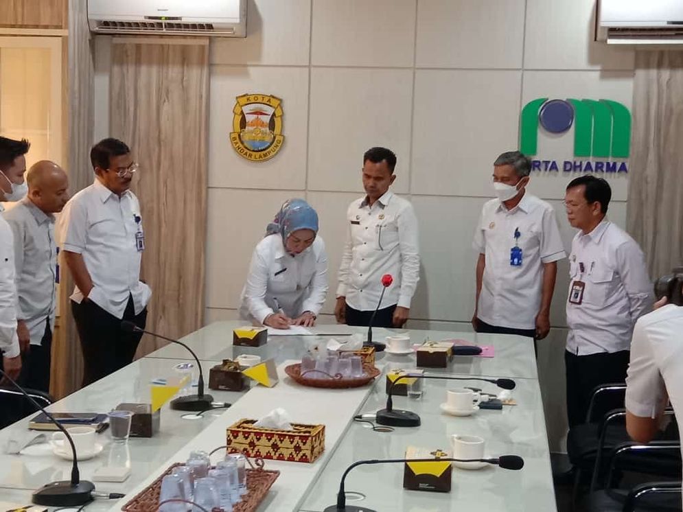 Kabag (Kepala Bagian) Perekonomian kota Bandar Lampung Ir Meidasari menggantikan Suhendar Zuber sebagai Direktur Utama Perumda Way Rilau.