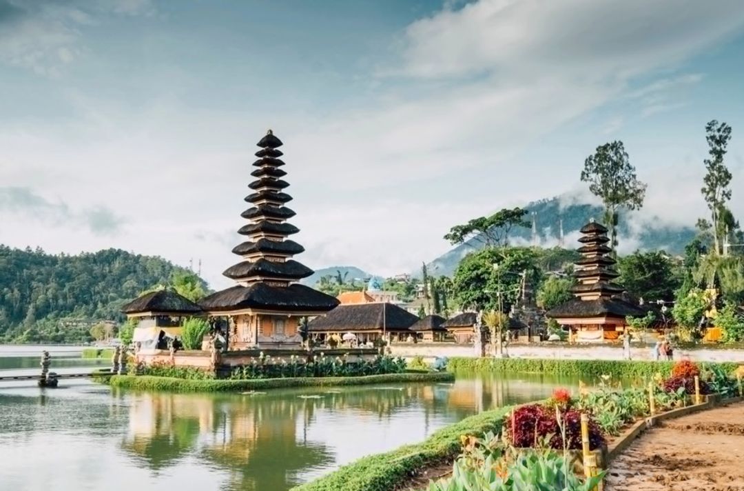 10 Negara Teraman untuk Dikunjungi Solo Traveler, Indonesia Termasuk!