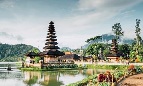 10 Negara Teraman untuk Dikunjungi Solo Traveler, Indonesia Termasuk!