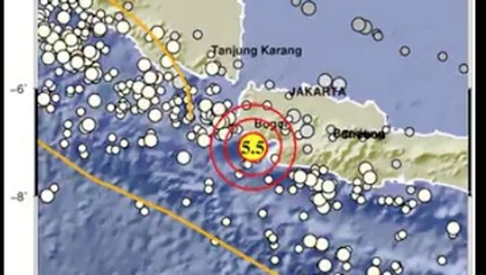 Badan Meteorologi, Klimatologi, dan Geofisika (BMKG) mengabarkan bahwa gempa ini terjadi berjarak 26 km Barat Daya dari wilayah Bayah-Banten.