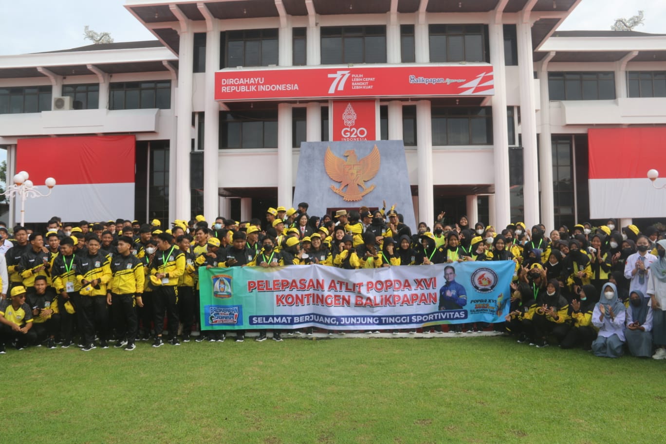 Wali Kota Balikpapan Rahmad Mas'ud melepas kontingen Balikpapan yang akan mengikuti laga Popda Kaltim pada Senin (10/10/2022)