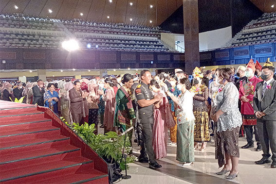 137 Dokter Baru UGM Dilantik, Salah Satunya Putri Panglima TNI