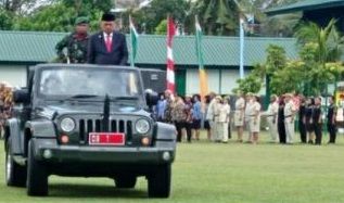 Gubernur Olly Dondokambey bertindak sebagai inspektur upacara HUT TNI. (Foto:Istimewa)