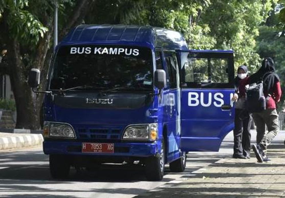 bus undip.jpg