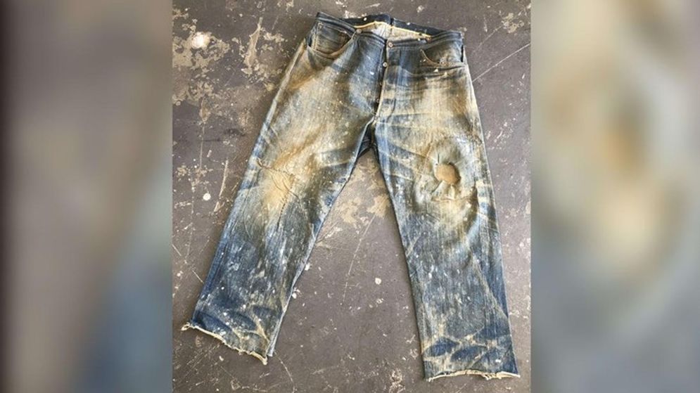 Celana jeans Levi's dari tahun 1880-an terjual dalam sebuah lelang di kota kecil New Mexico seharga lebih dari US$87.000 atau sekitar Rp1,3 miliar.