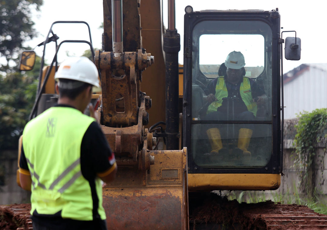 Pemenang Caterpillar Global Operator Challenge (GOC) 2022 Indonesia tengah melakukan persiapan intensif di Training Center Trakindo Cileungsi,sebelum mewakili Indonesia di babak regional Asia-Pasifik di Chichibu, Jepang, pada 19-20 Oktober 2022. Pemenang tiap babak regional akan berangkat ke Conexpo-Con/Agg, Las Vegas, Amerika Serikat untuk memperebutkan gelar operator alat berat terbaik di dunia. Foto : Panji Asmoro/TrenAsia