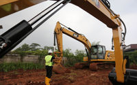 Pemenang Caterpillar Global Operator Challenge (GOC) 2022 Indonesia tengah melakukan persiapan intensif di Training Center Trakindo Cileungsi,sebelum mewakili Indonesia di babak regional Asia-Pasifik di Chichibu, Jepang, pada 19-20 Oktober 2022. Pemenang tiap babak regional akan berangkat ke Conexpo-Con/Agg, Las Vegas, Amerika Serikat untuk memperebutkan gelar operator alat berat terbaik di dunia. Foto : Panji Asmoro/TrenAsia