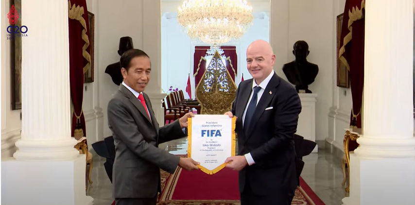 Presiden Joko Widodo dan Presiden FIFA Gianni Infantino