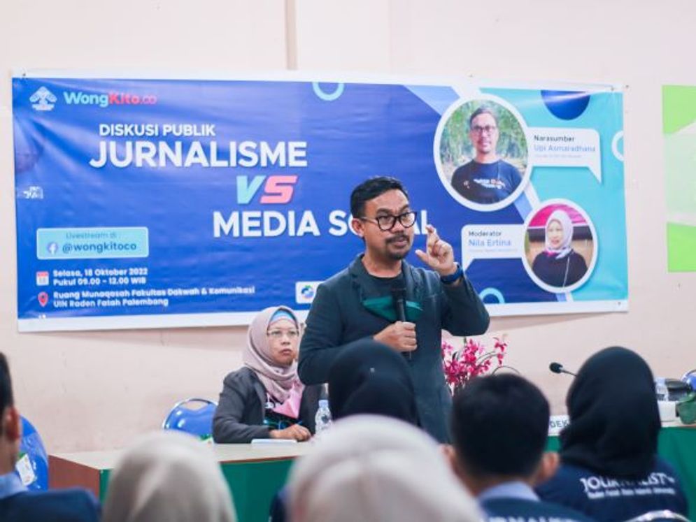 CEO KGI Network saat menjadi narasumber diskusi dengan tema Jurnalisme VS Medsos di Fakultas Dakwah UIN Raden Fatah Palembang
