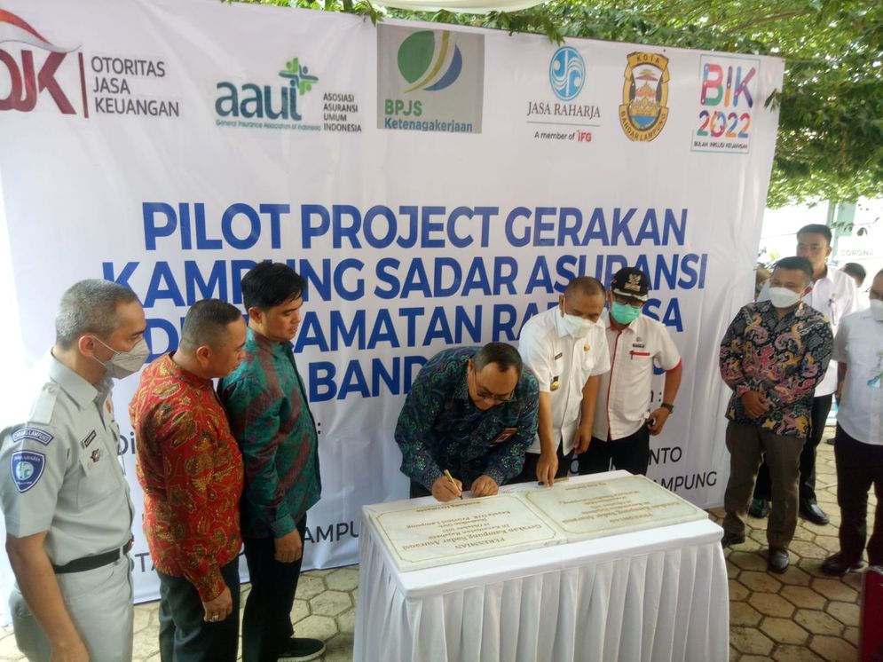 Pilot Project OJK Lampung bekerja sama dengan Asosiasi Asuransi Umum Indonesia (AAUI) menggelar kegiatan Gerakan Kampung Sadar Asuransi di Kecamatan Raja Basa, Bandar Lampung.