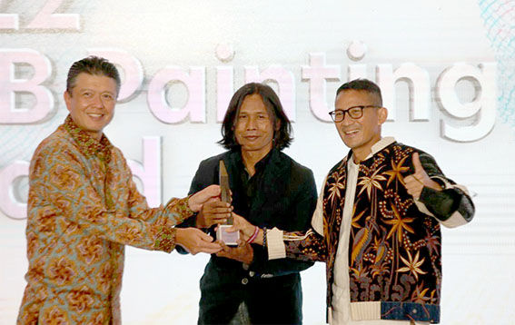Perupa Asal DIY Raih Penghargaan Tertinggi UOB Painting of the Year (Indonesia) 2022