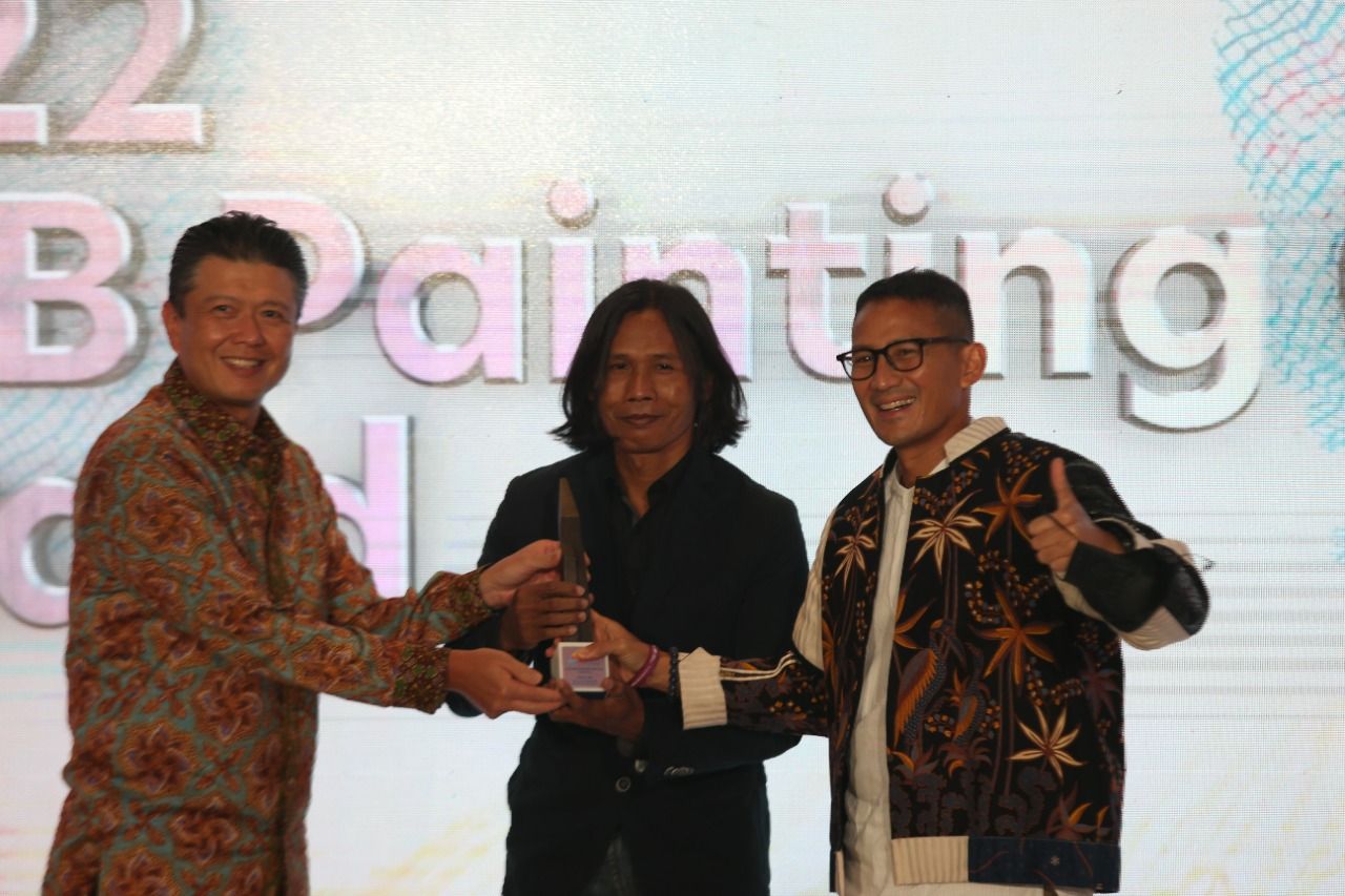 Karya Seni Peradaban Manusia Meraih Penghargaan UOB Painting of the Year (Indonesia) 2022