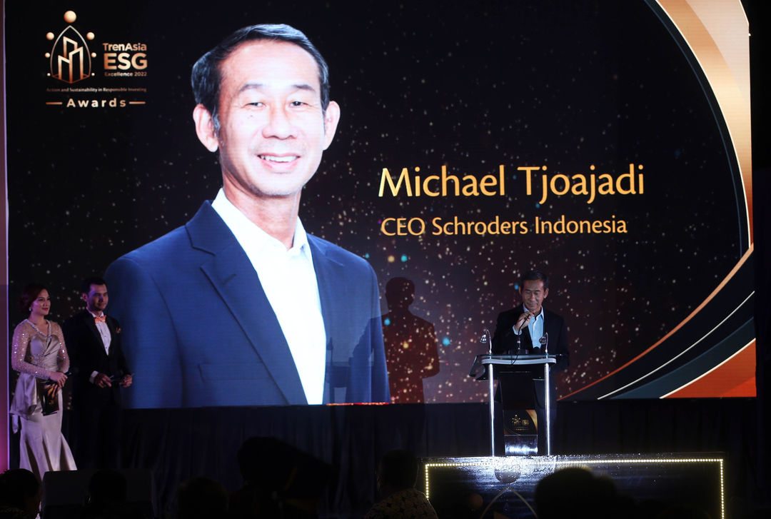 CEO Schroders Indonesia Michael T. Tjoajadi sebagai Ketua Dewan Juri memberikan kata sambutan dalam acara TrenAsia ESG Excellence 2022 yang berlangsung di Ritz Carlton Mega Kuningan, Rabu 19 Oktober 2022. Foto : Panji Asmoro/TrenAsia