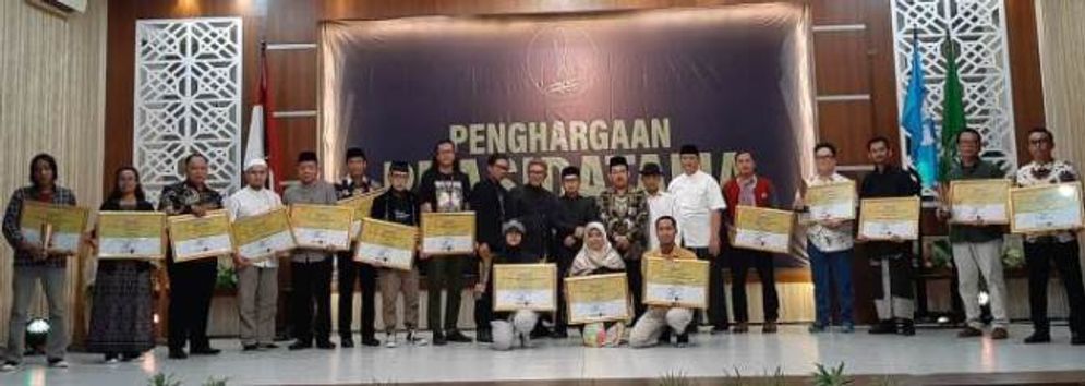 penghargaan.jpg