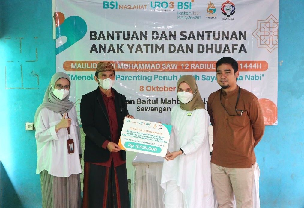 BSI Maslahat dan IIKBSI Berbagi Kepada Anak Yatim dan Dhuafa di Depok.
