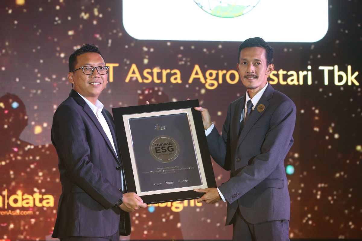 ESG Award: Aksi Konkret Keberlanjutan, United Tractors Raih Penghargaan TrenAsia ESG Excellence 2022