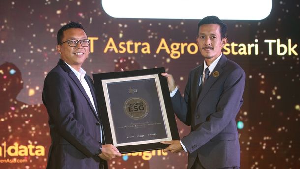 ESG Award: Penghargaan TrenAsia ESG Excellence 2022, United Tractors Raih Predikat Action