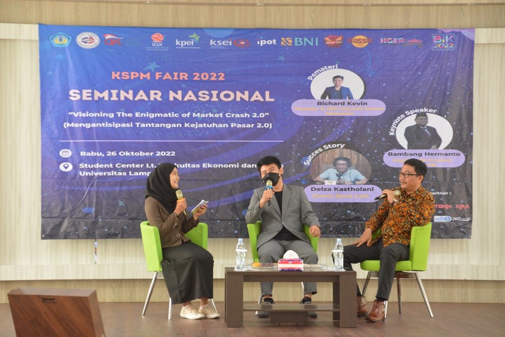 OJK dan BEI Perwakilan Lampung bekerjasama dengan Kelompok Studi Pasar Modal Fakultas Ekonomi dan Bisnis Universitas Lampung (KSPM FEB Unila) menyelenggarakan kegiatan Seminar Nasional.