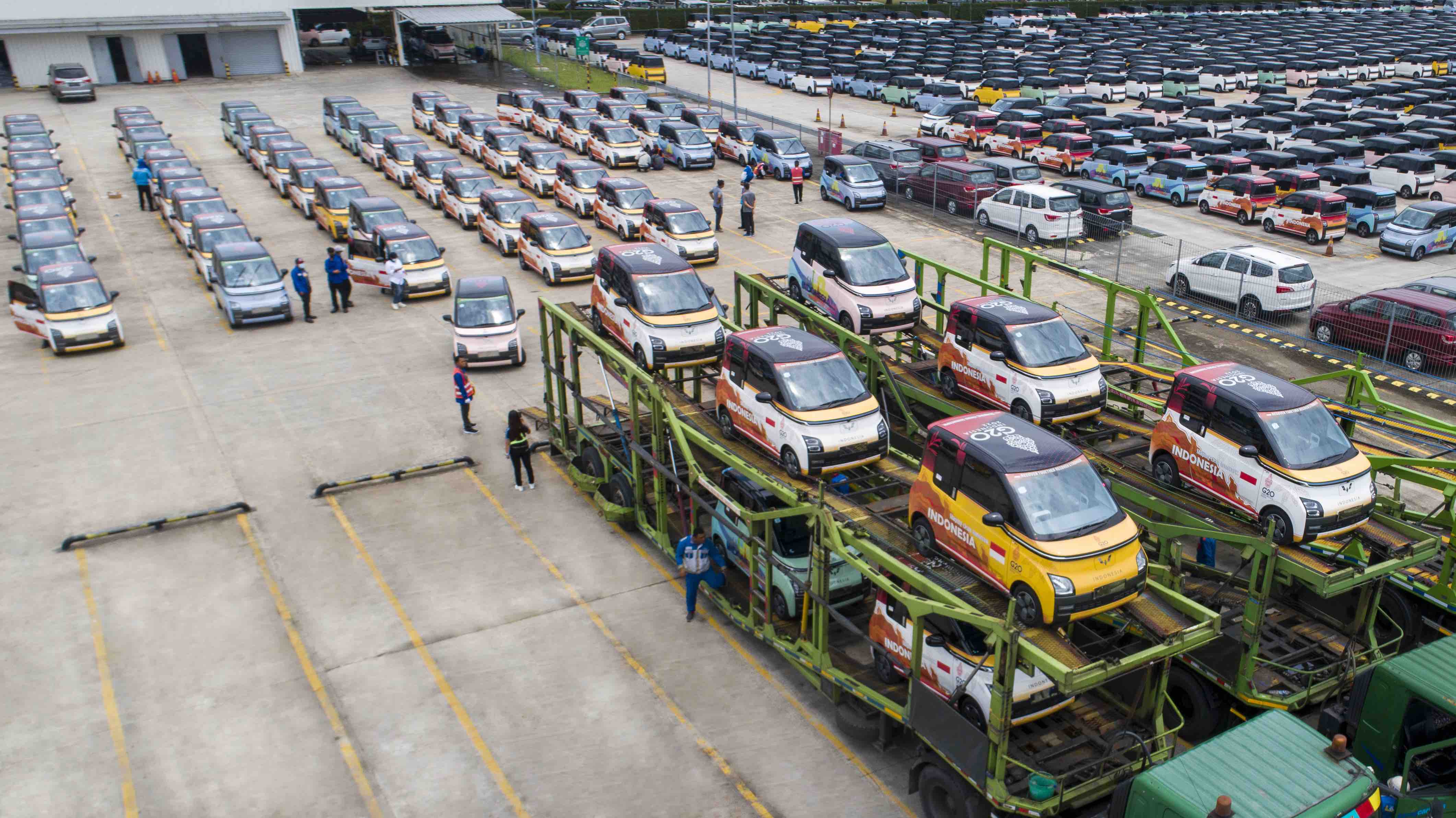 300 unit Air ev mulai diberangkatkan menuju Bali sebagai Official Car Partner KTT G20 dari fasilitas pabrik Wuling Motors di Cikarang, Jawa Barat.jpg