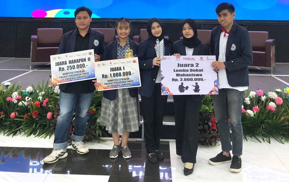 Institut Informatika dan Bisnis (IIB) Darmajaya menjadi juara dalam Kompetisi Stocklab  dan debat BIK tingkat Perguruan Tinggi se Provinsi Lampung yang diselenggarakan Otoritas Jasa Keuangan (OJK) dan BEI Lampung.