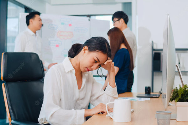 millennial-young-chinese-businesswoman-working-stress-out-with-project-research-problem-computer-desktop-meeting-room-small-modern-office-asia-people-occupational-burnout-syndrome-concept_7861-2488.webp