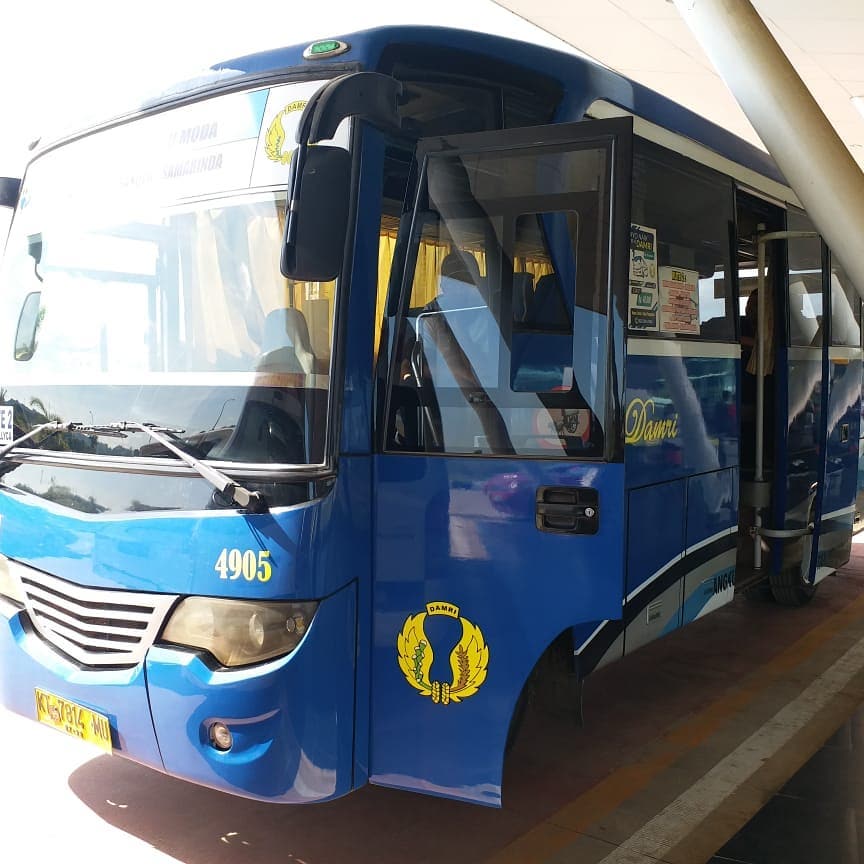 Armada bus DAMRI melayani rute Balikpapan-IKN mulai 1 November 2022.