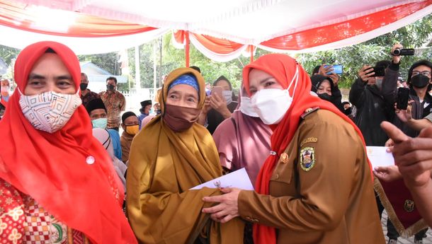 Pemkot Bandar Lampung Bagikan Insentif Guru Ngaji