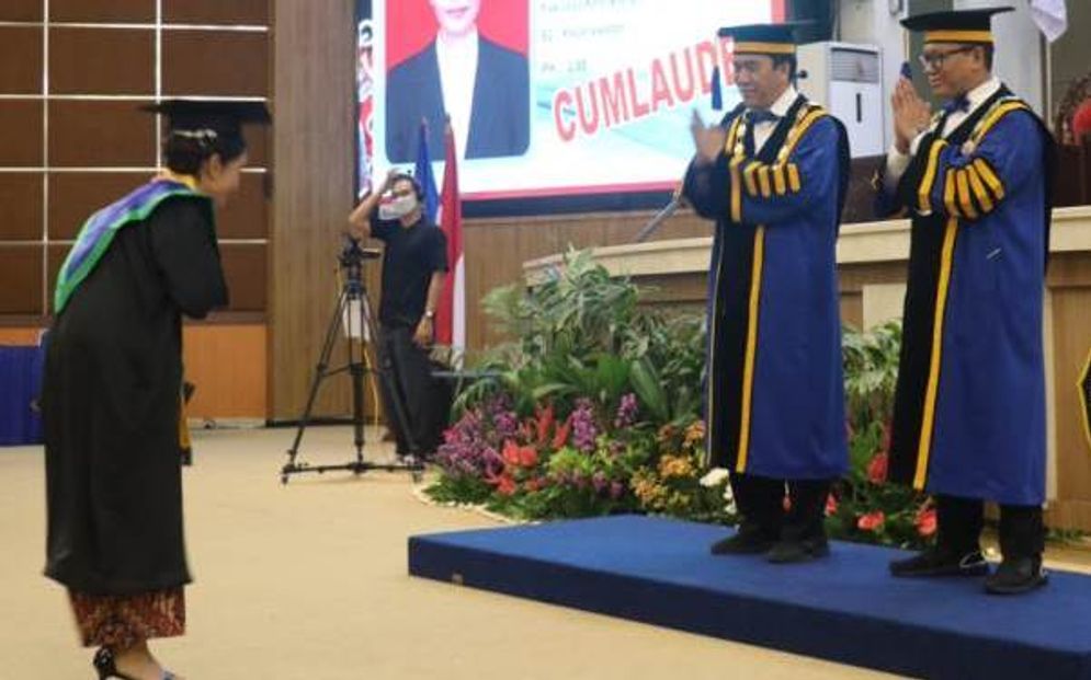 undip-wisuda.jpg