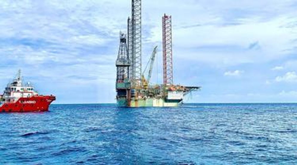 Demi menjaga keberlangsungan energi dalam negeri, PT Pertamina Hulu Energi secara masif dan agresif menjalankan strategi pengeboran eksplorasi di wilayah onshore maupun offshore.