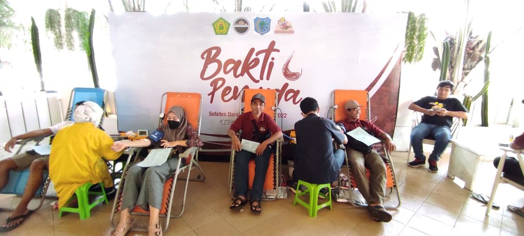 Berbagai komunitas seperti Karang Taruna (Karta) Heppiii Community, anak motor Bold Riders serta pecinta alam dan anak esport di Jember ikut menyumbangkan darahnya dalam program Bakti Pemuda Setetes Darah untuk Negeri 2022. Program ini digelar di lebih dari 70 kota di Indonesia dengan tema KITA Adalah Pahlawam yang dimulai 29 Oktober sampai 13 Nopember 2022.