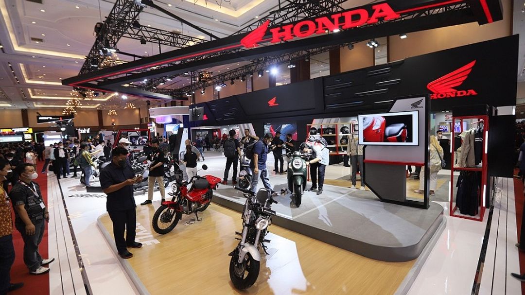 Hingga tahun 2030 setiap tahunnnya PT Astra Honda Motor AHM bakal memproduksi satu juta sepeda motor listrik Honda .